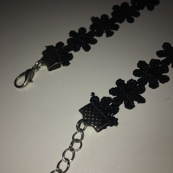 🌸•BLACK FLORAL CHOKER•🌸 - Picture 3 of 4